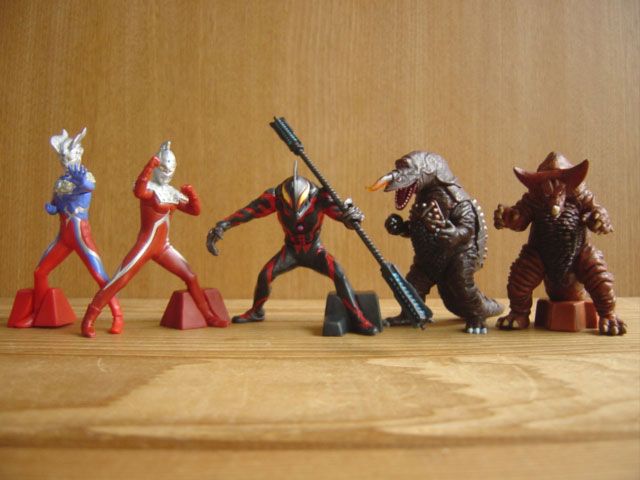 【楽天スーパーセール】 ♯Fls31CZDGウルトラマン2全5種 - メルカリ その他