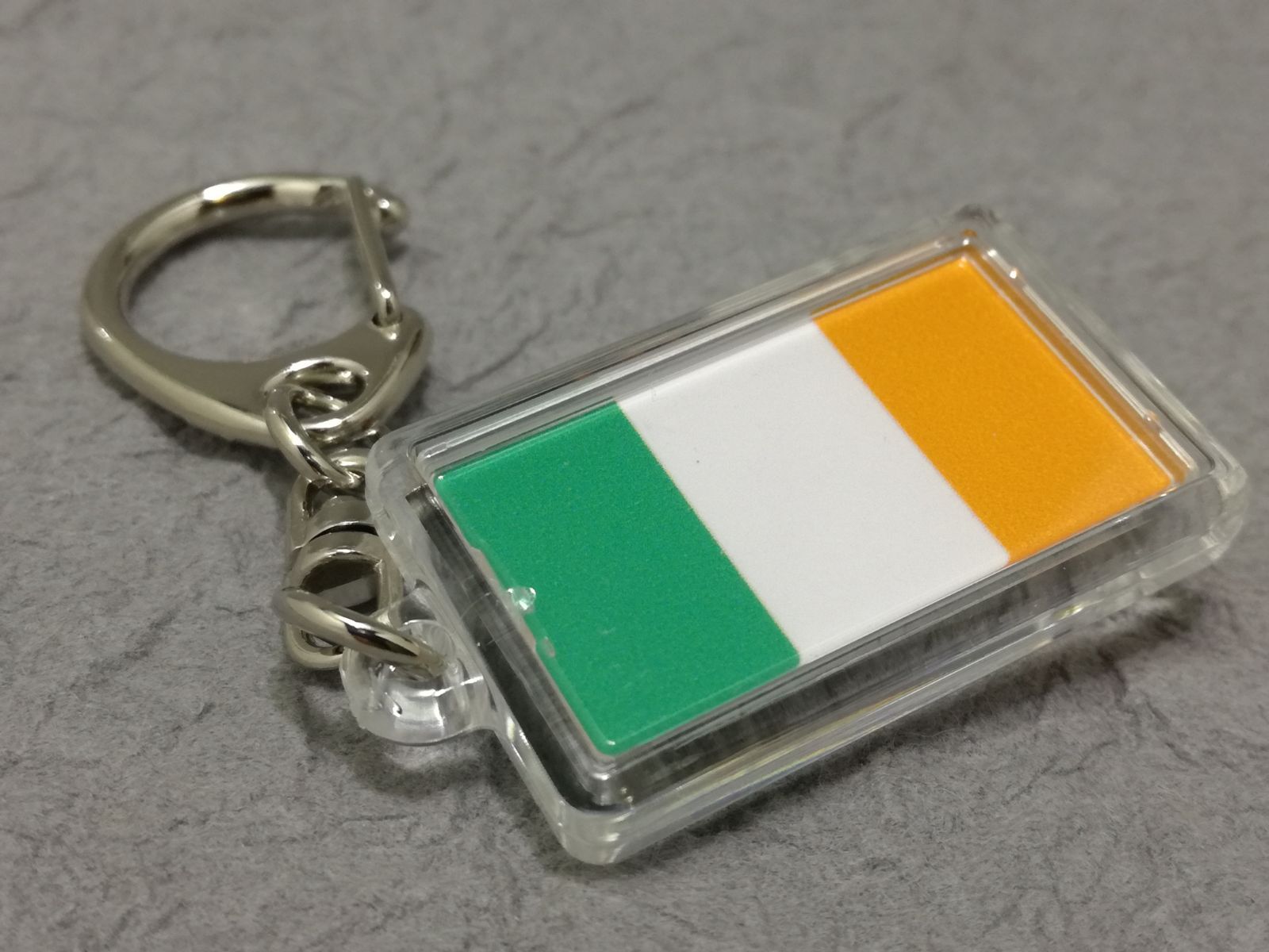 メルカリshops 新品 アイルランド キーホルダー 国旗 Ireland