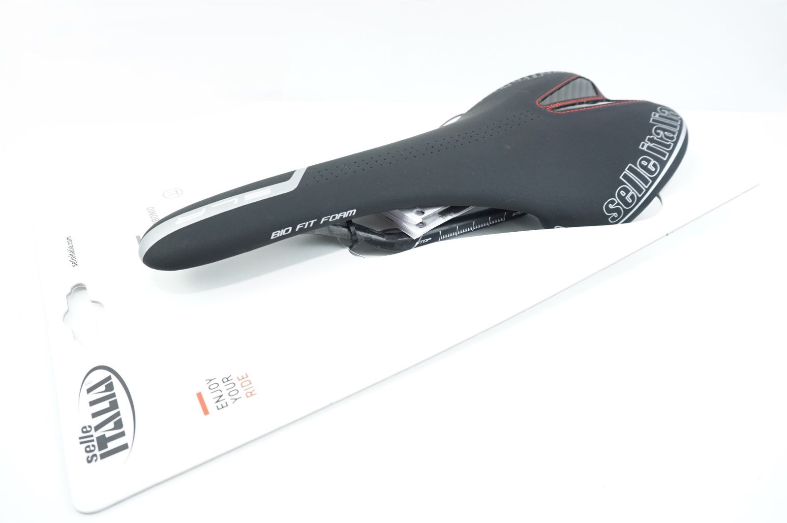 SELLE ITALIA セライタリア SLR KIT CARBONIO サドル | バイチャリ中目黒店