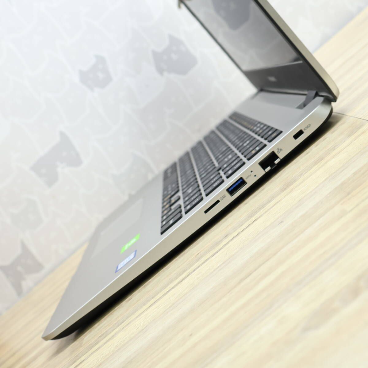 ☆超美品 最上級8世代4コアi7！NVMeSSD1TB メモリ16GB☆717082