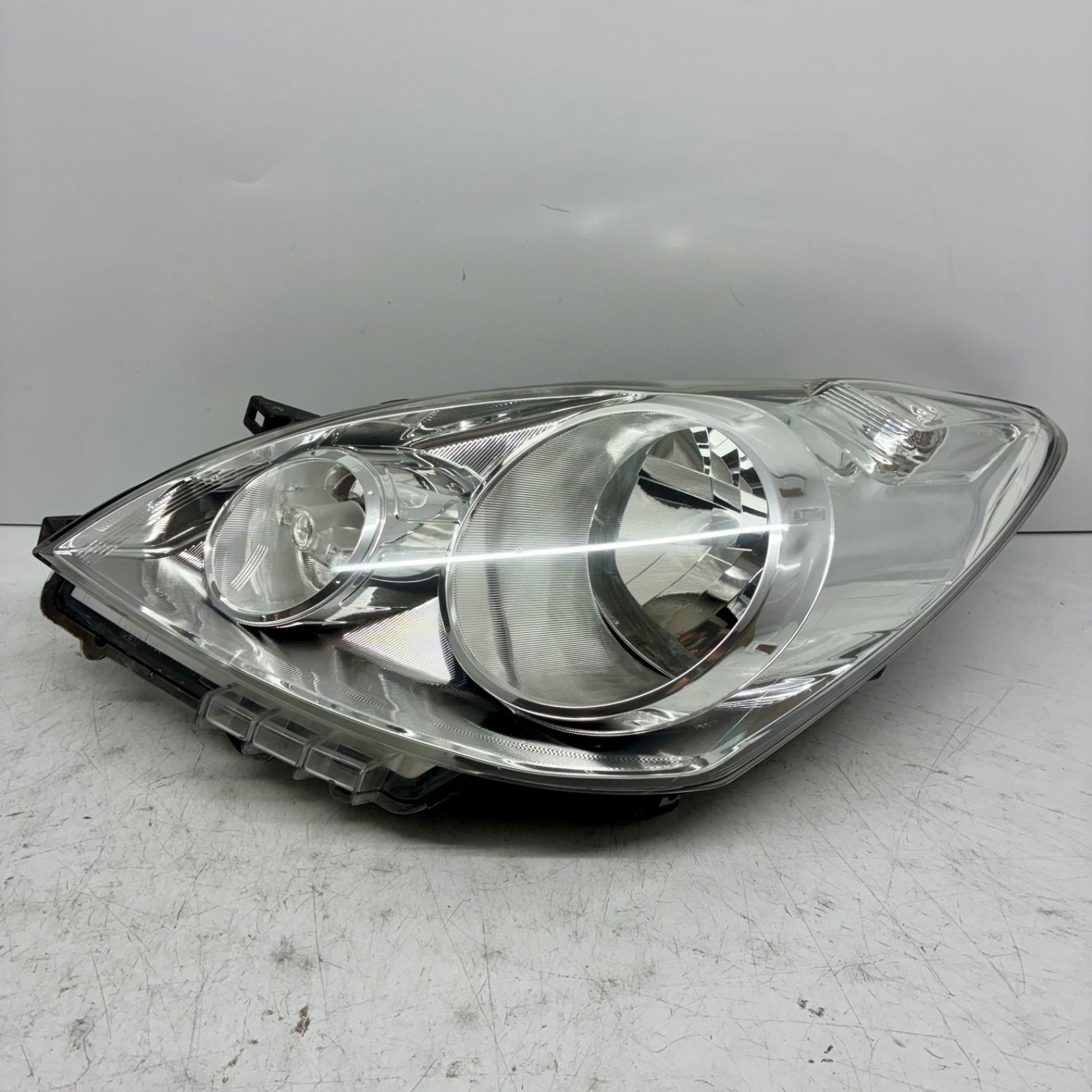 日産E11ノート純正HIDヘッドライト左右 イチコー1758 キセノン