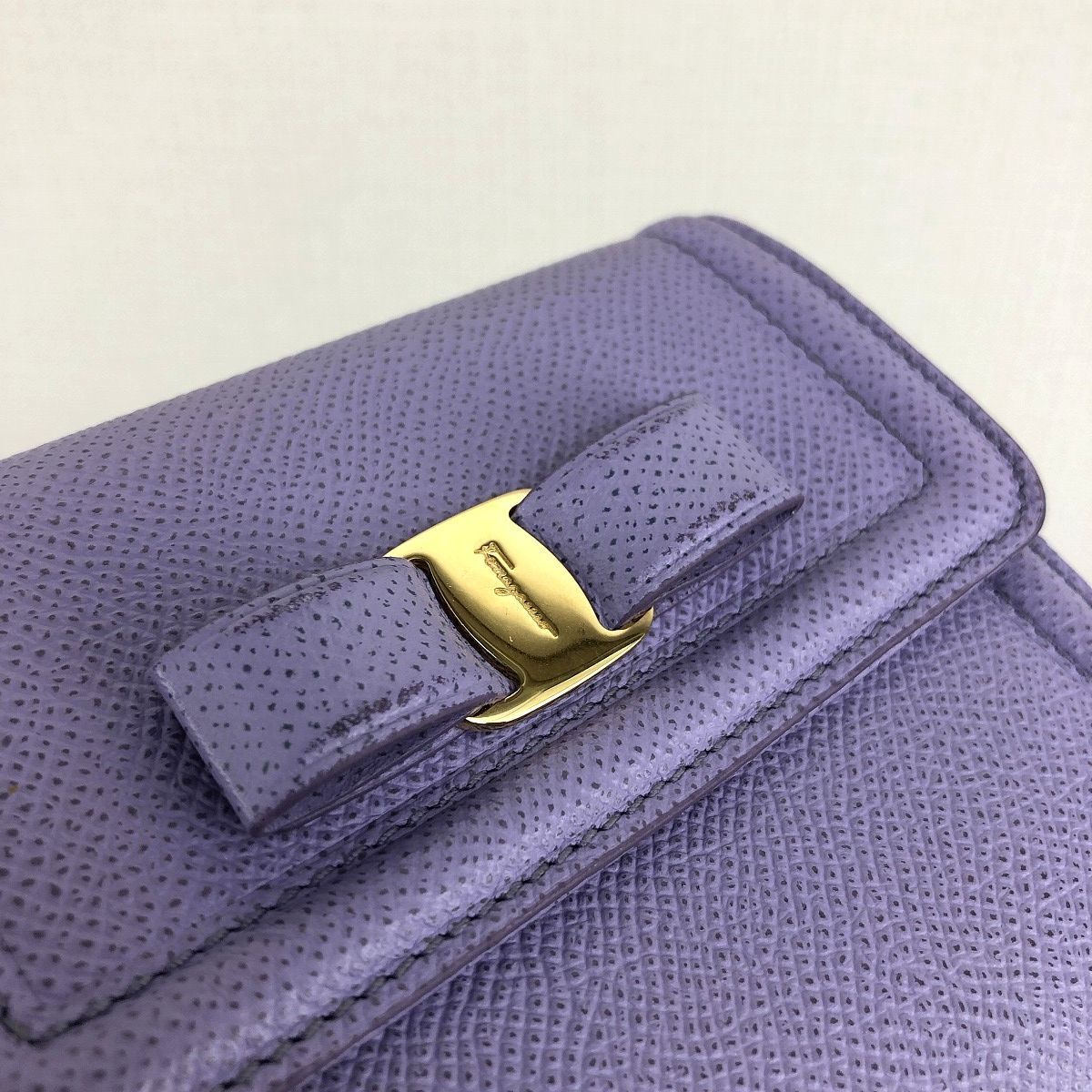 すずらん 美品 Salvatore Ferragamo コンパクト財布 ヴァラ 302