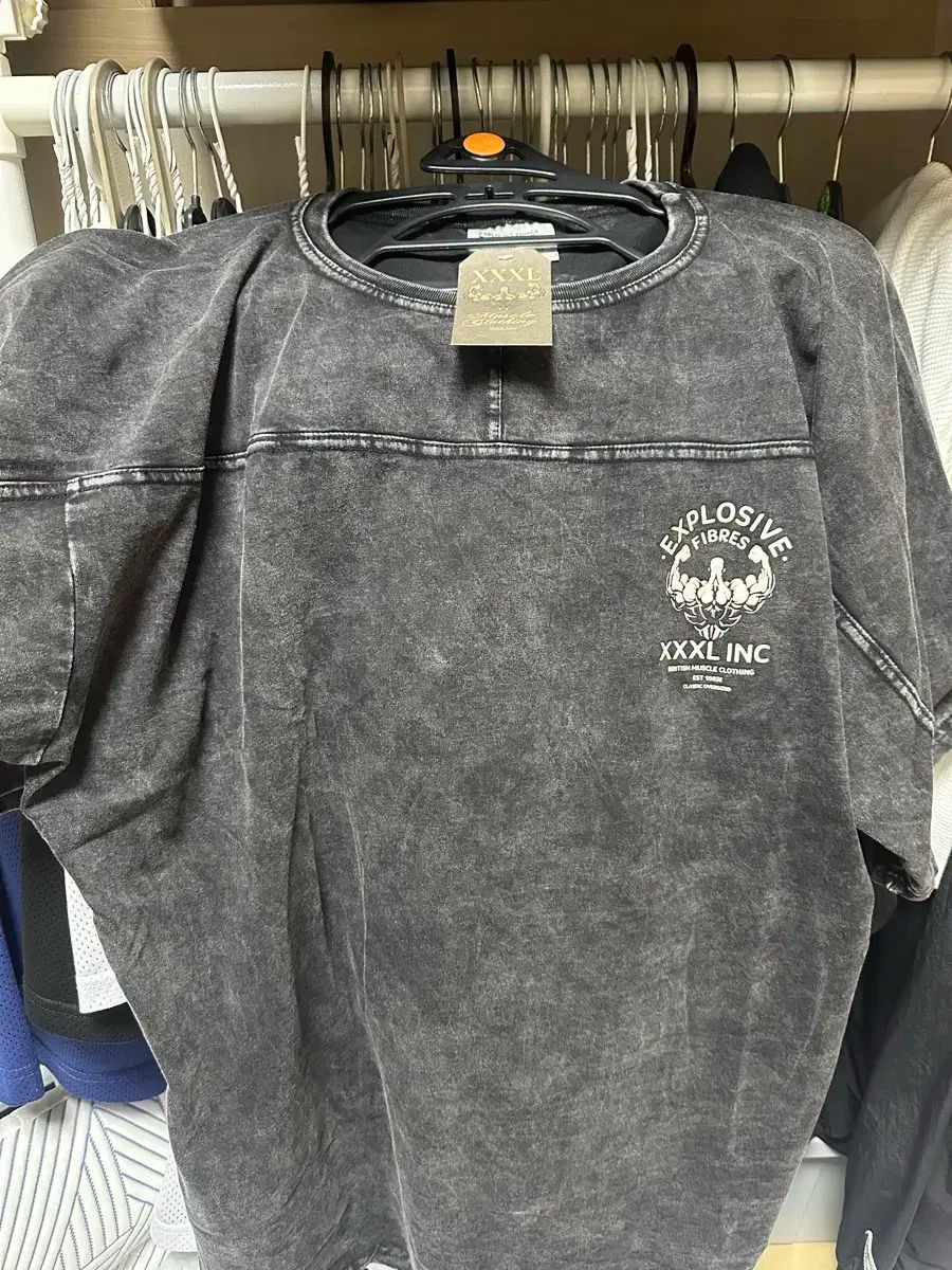 英国 トレーニングウェア Explosive オーバーサイズ 半袖