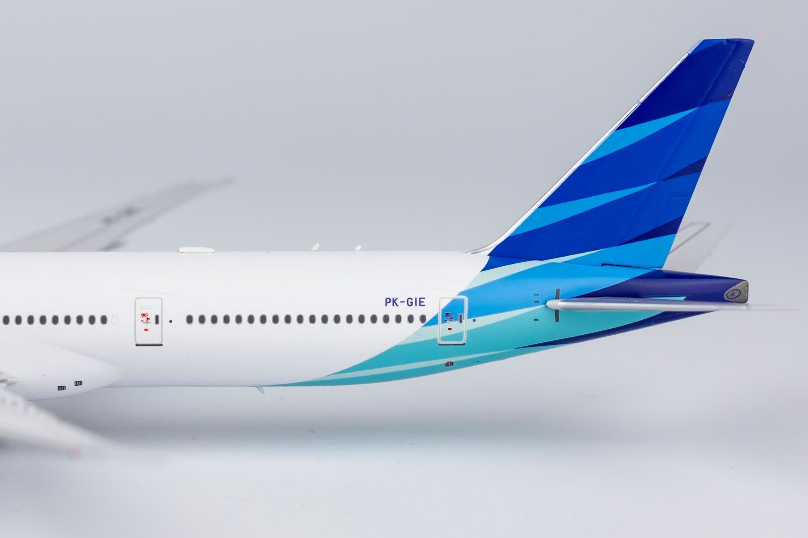 NGmodel ガルーダインドネシア航空 777-300ER PK-GIE 1/400
