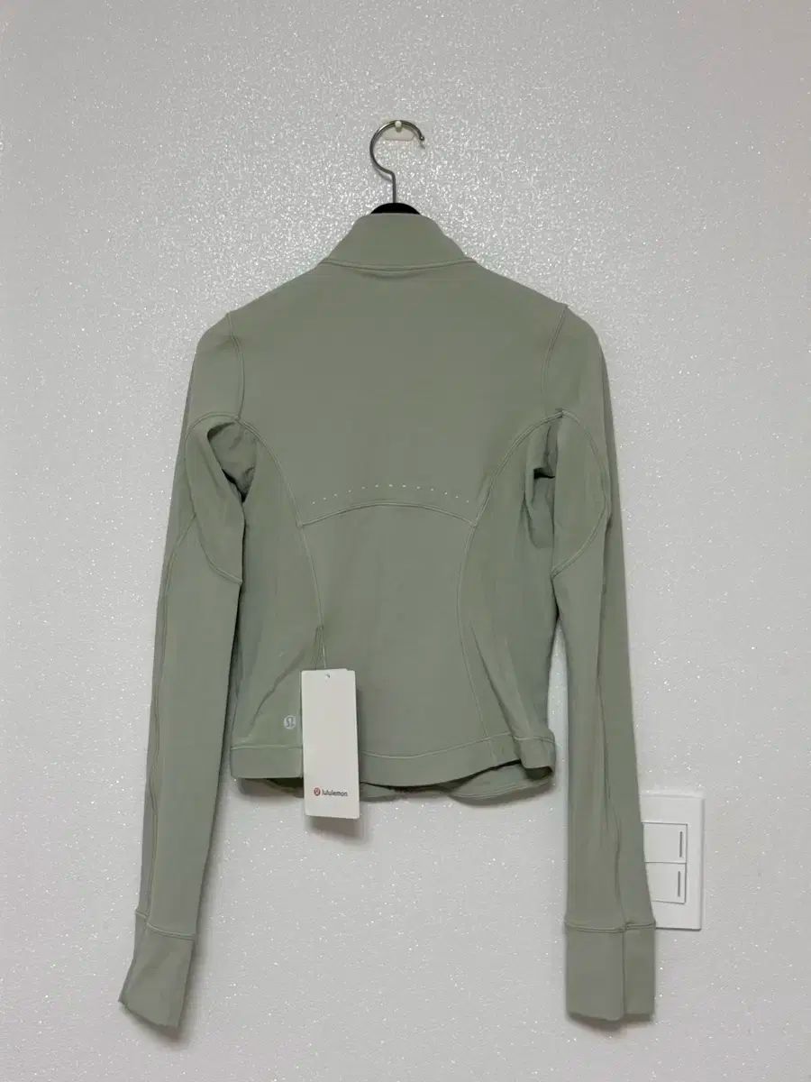 ルルレモン ライトウェイト ランニング ジャケット