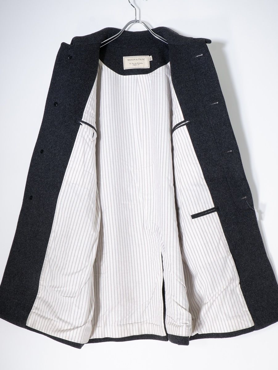 MAISON KITSUNÉ ステンカラーコート メルトン風 MAISON KITSUNE' - MAISON KITSUNE / メゾンキツネ | ウールメルトン