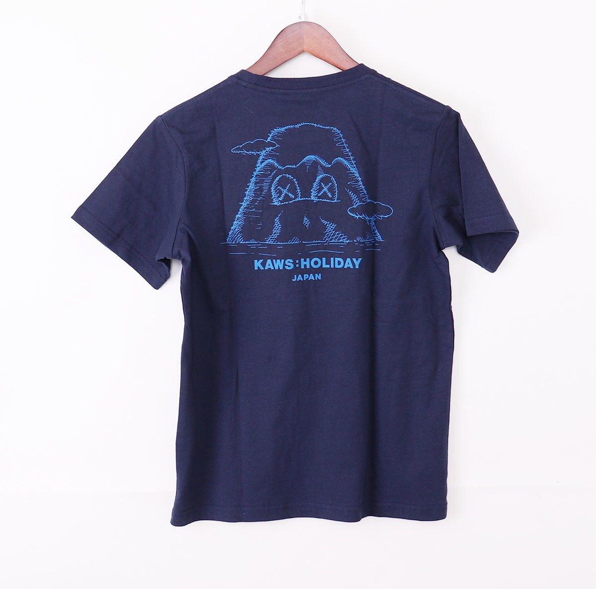 KAWS HOLIDAY JAPAN POCKET T-SHIRT ネイビー - メルカリ