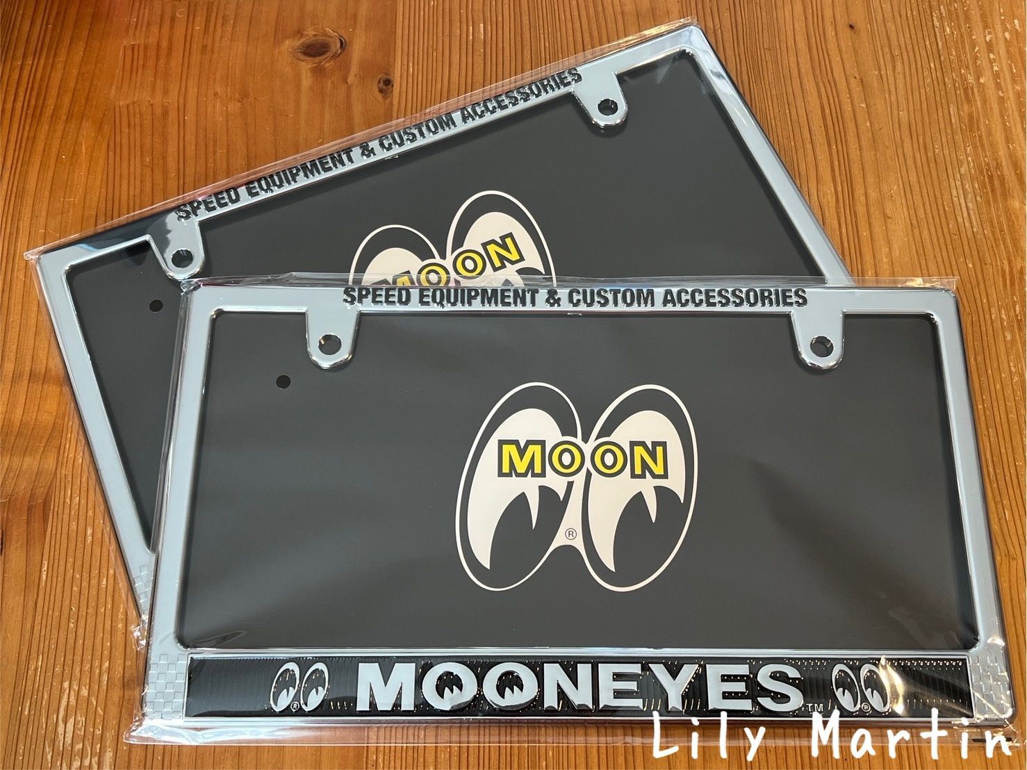 ２枚組 み 新基準全面適用 Raised MOONEYES ロゴ クローム × ブラック フレーム ライセンスフレーム ナンバーフレーム ムーンアイズ 黒 黒色