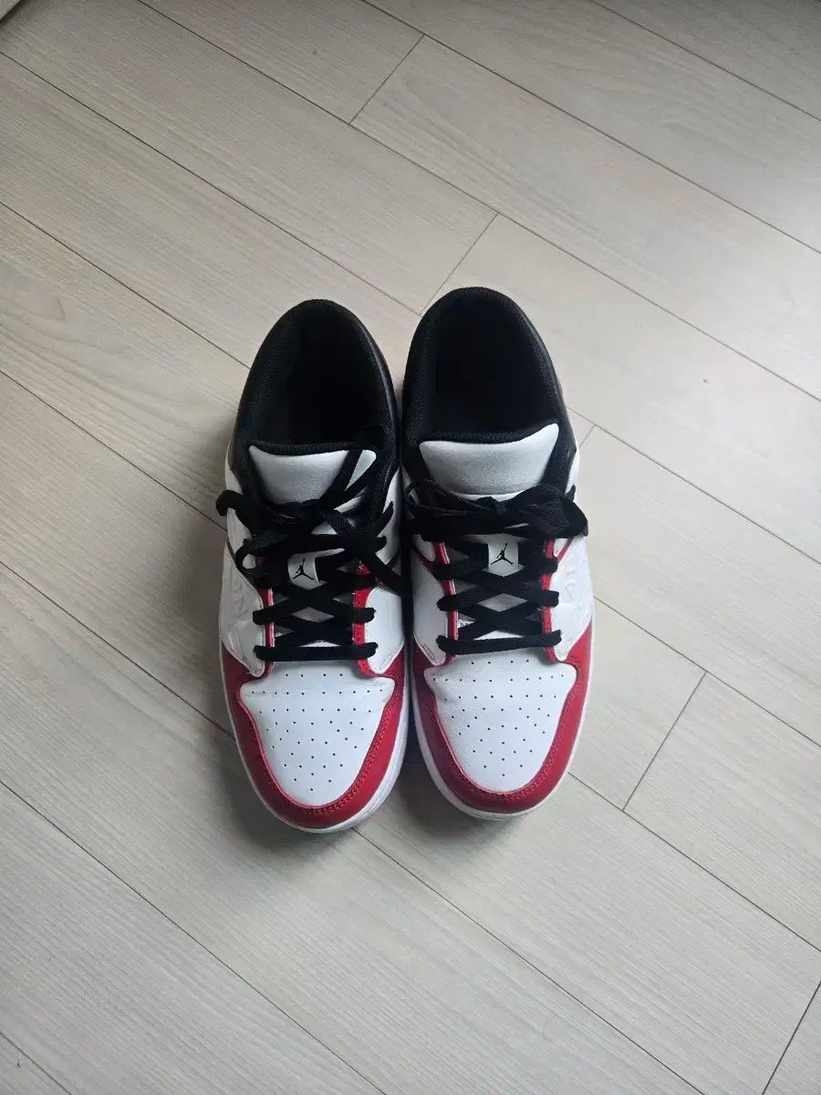 ナイキ エア ジョーダン1 ロー 白 レッド