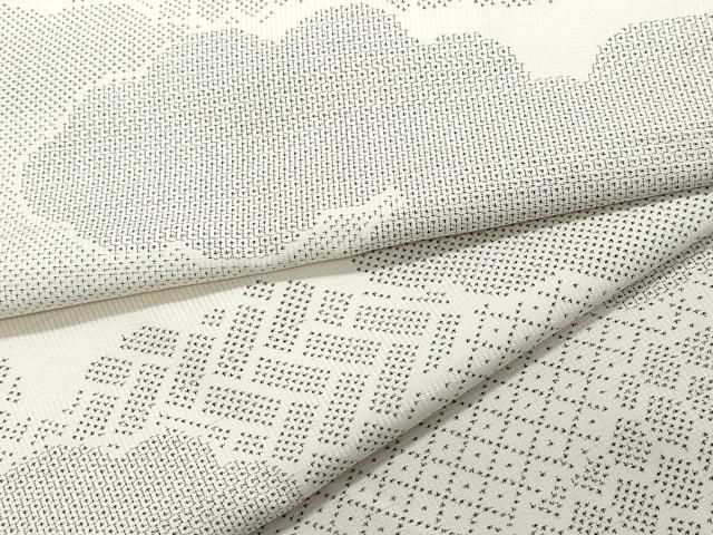 平和屋着物○本場大島紬 白大島 120亀甲 雲重ね吉祥文 正絹 逸品