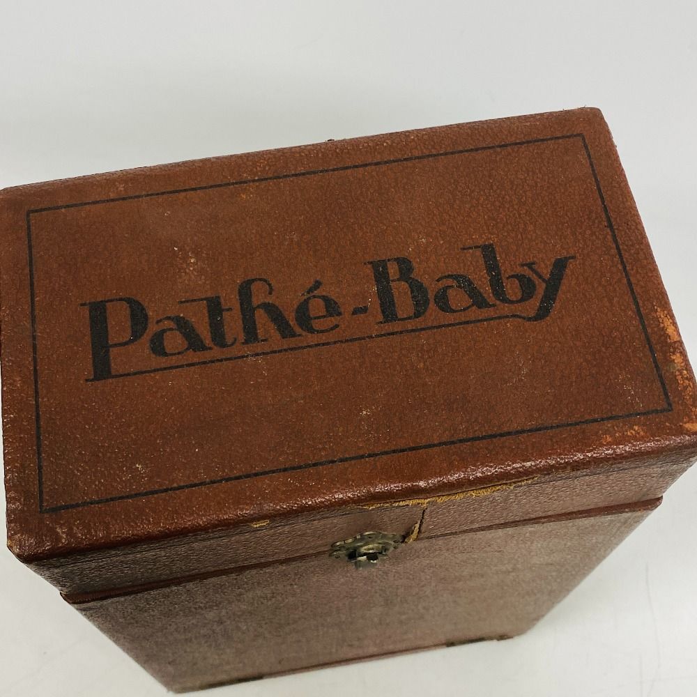 Pathe Baby パテベビー 映写機 ビンテージ 手回し映写機 - メルカリ
