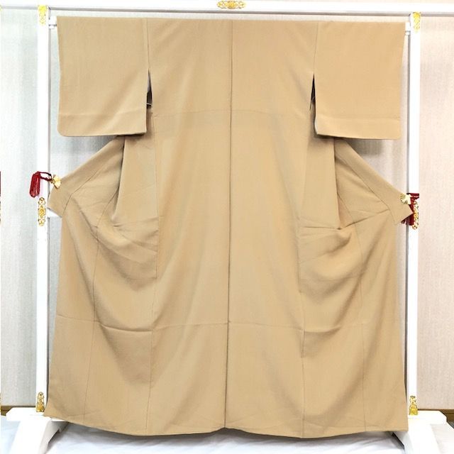 きものキレイ 色無地 袷 ベージュ 絹 身丈155.5㎝ 裄丈66.1㎝ リユース secondhand IR016