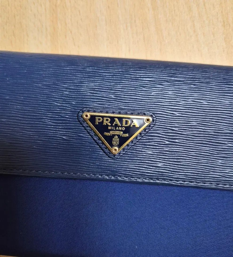 PRADA プラダ