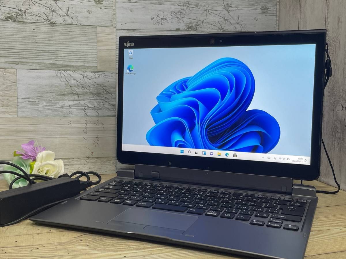 美品！富士通ARROWS Tab Q737/P 防水 Core i5 Windows11 - メルカリ