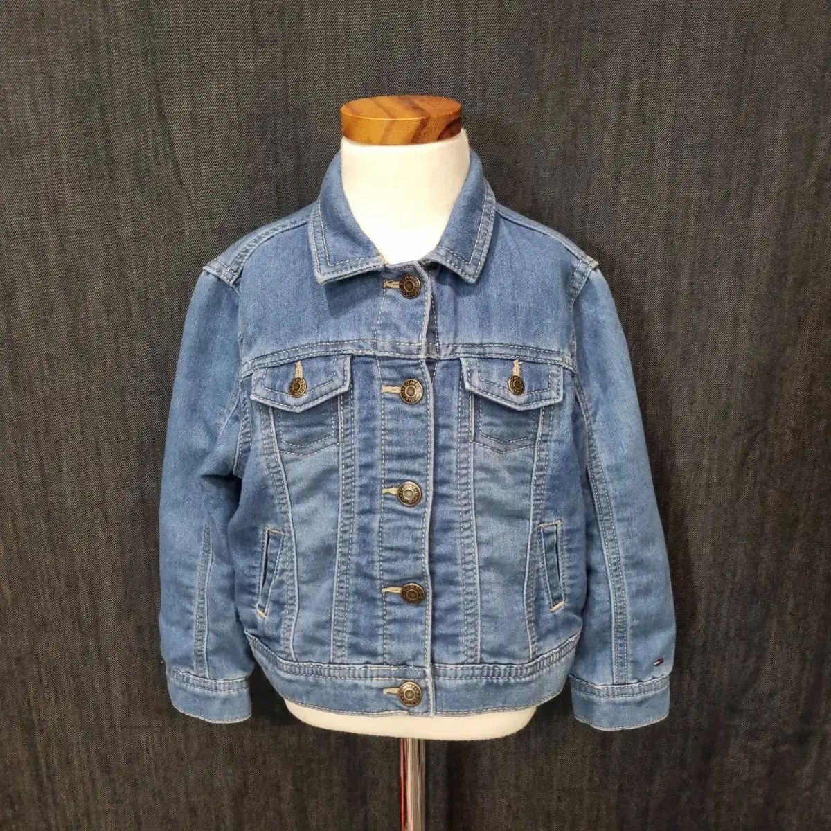 子供用 3T Tommy Hilfiger(トミーヒルフィガー) デニムジャケット