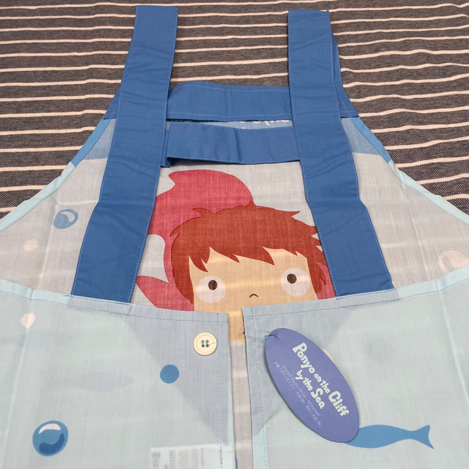 崖の上のポニョ　エプロン 保育士 看護師 介護士 幼稚園 保母  崖の上のポニョ エプロン 保育士 看護師 介護士 幼稚園 保母 ジブリ 崖