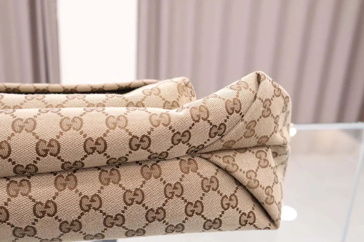 GUCCI グッチ