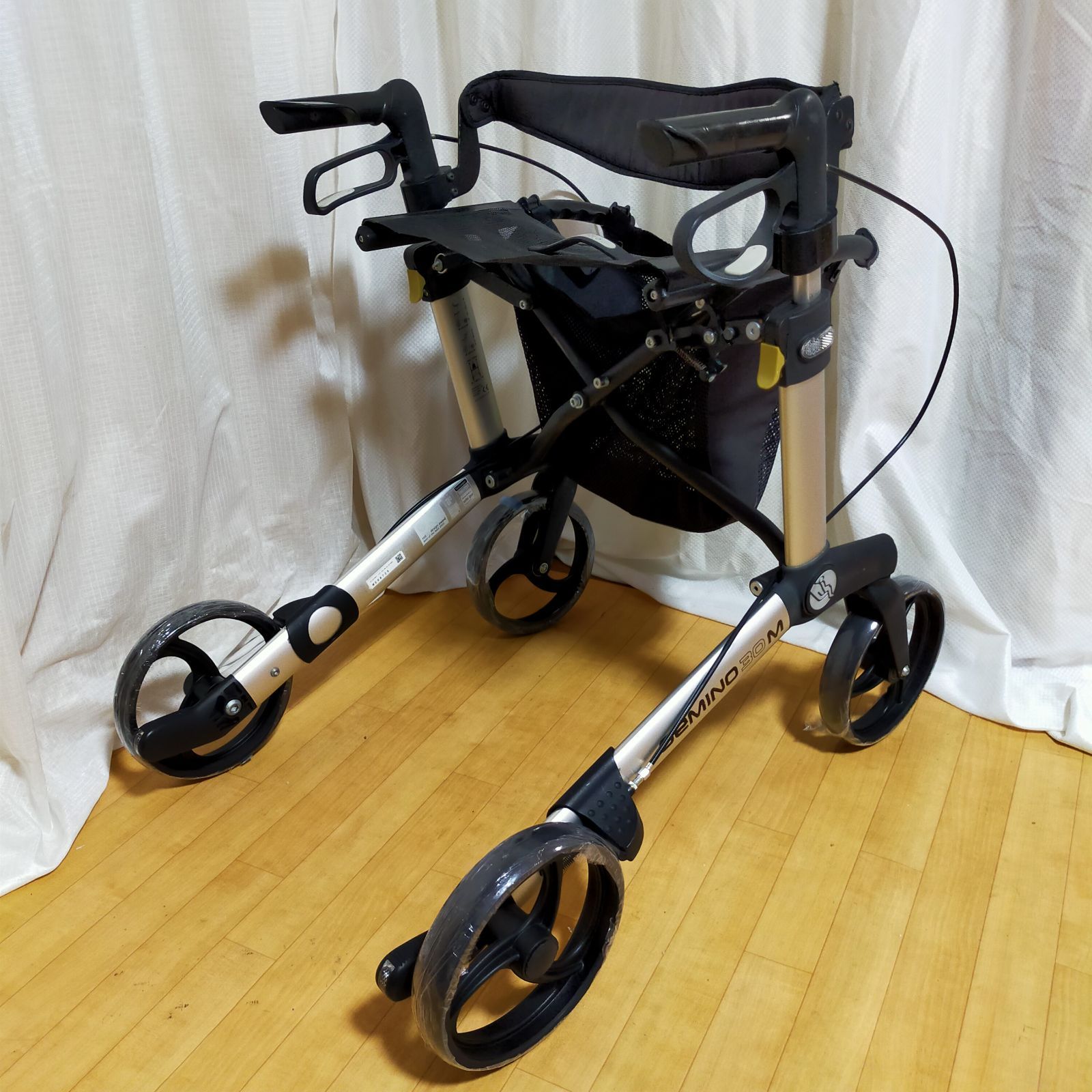 HK-NC08725) パラマウントベッド ハンディウォークM KZ-C21003 収納