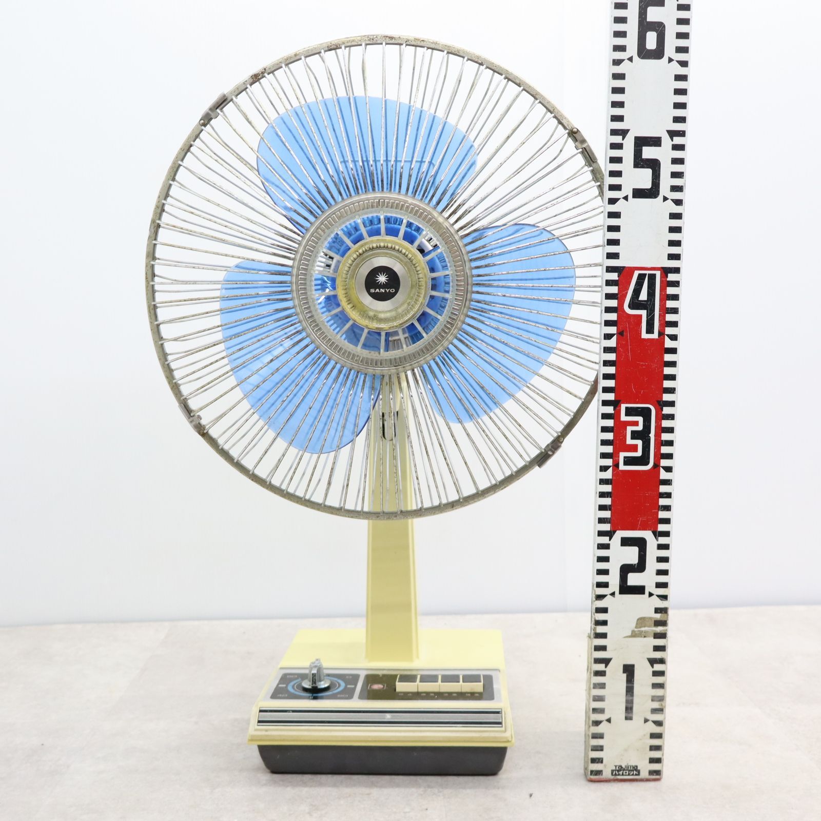 ▽1970年代 レトロ 古民家 ｜卓上扇 扇風機 3枚羽｜SANYO サンヨー EF 