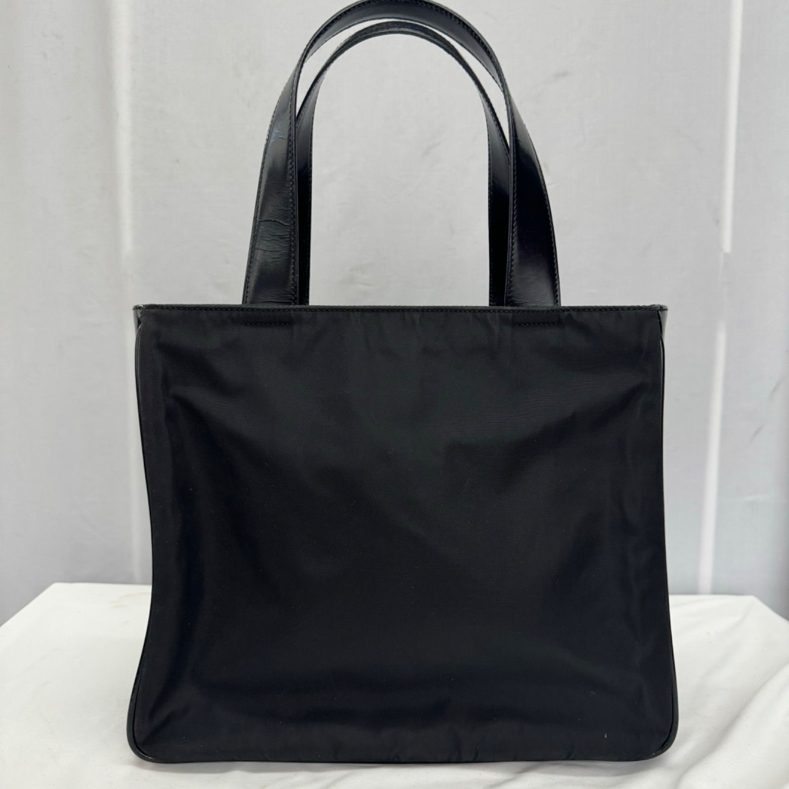 PRADA プラダスクエアナイロンハンドバッグ三角プレート