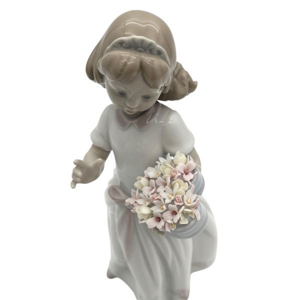 LLADRO リヤドロ/花束を持つ少女 /インテリア/ 陶器 /オブジェ