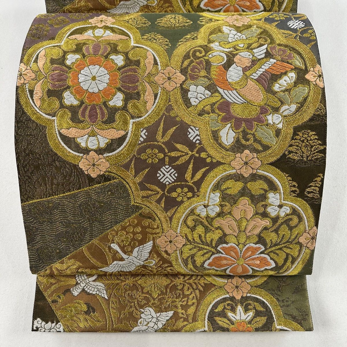 大華紋 孔雀 袋帯 七宝繋ぎ 唐花文様 金糸 正絹 六通 Q563 楽天市場】【新古品】 袋帯 未使用 フォーマル 正絹 螺鈿箔 金糸