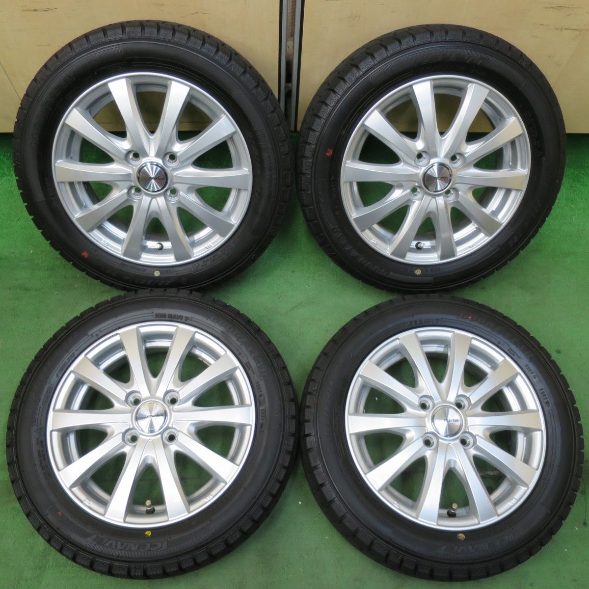 [送料無料] 超バリ溝！22年！キレイ！ほぼ10分スタッドレス 155/65R14 グッドイヤー アイスナビ7 ravrion RS01 ラブリオン 14インチ PCD100/4H5021113イス