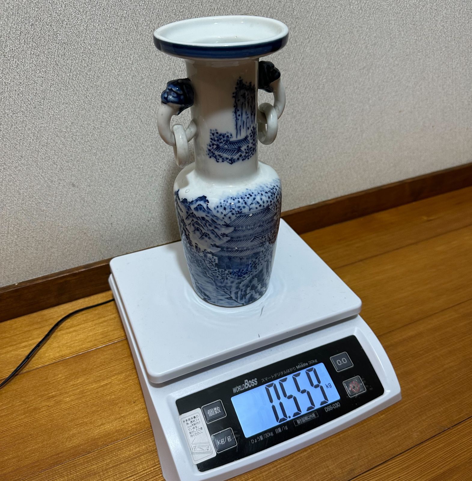 華山製陶 染付山水 環耳花瓶 高さ約20cm 口径約10cm 華山製陶 染付山水 獅子環耳花瓶／底款あり 高さ約