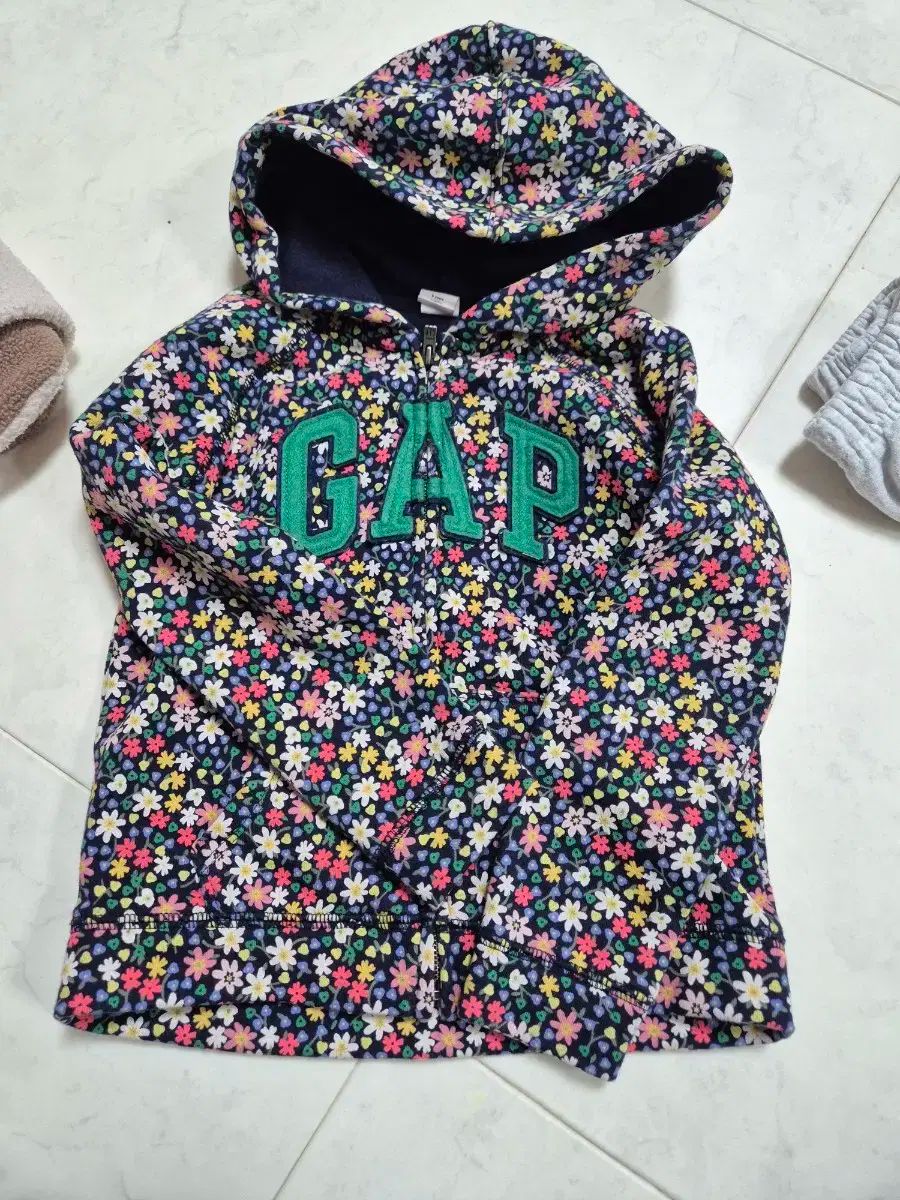 【雷市場（ポンジャン）商品韓国直送】 Gap Kids(ギャップキッズ) 5y