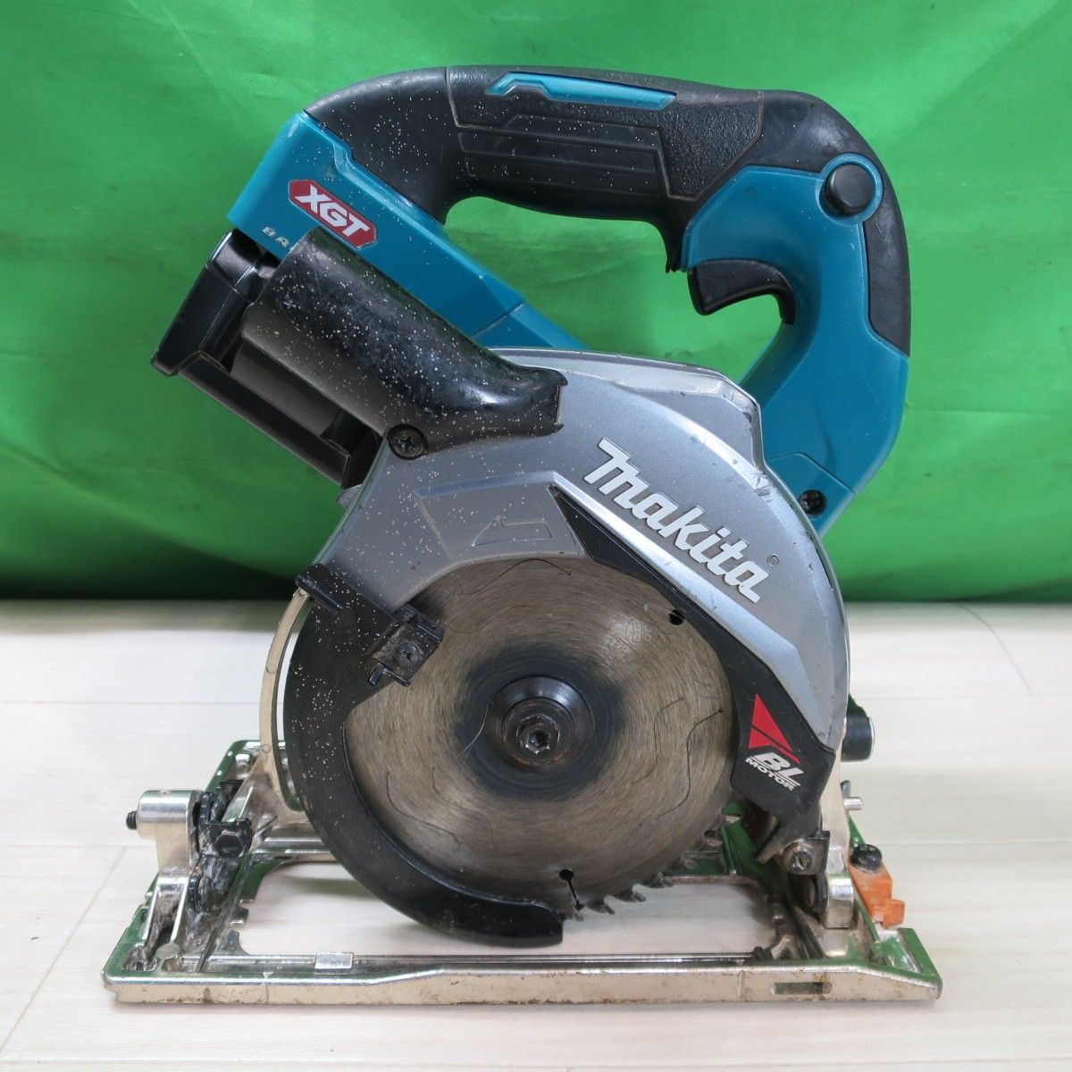 送料無料 マキタ 125mm 充電式 マルノコ HS008G 電動 工具 切断機 丸のこ 丸ノコ 丸鋸 makita バッテリー BL4025