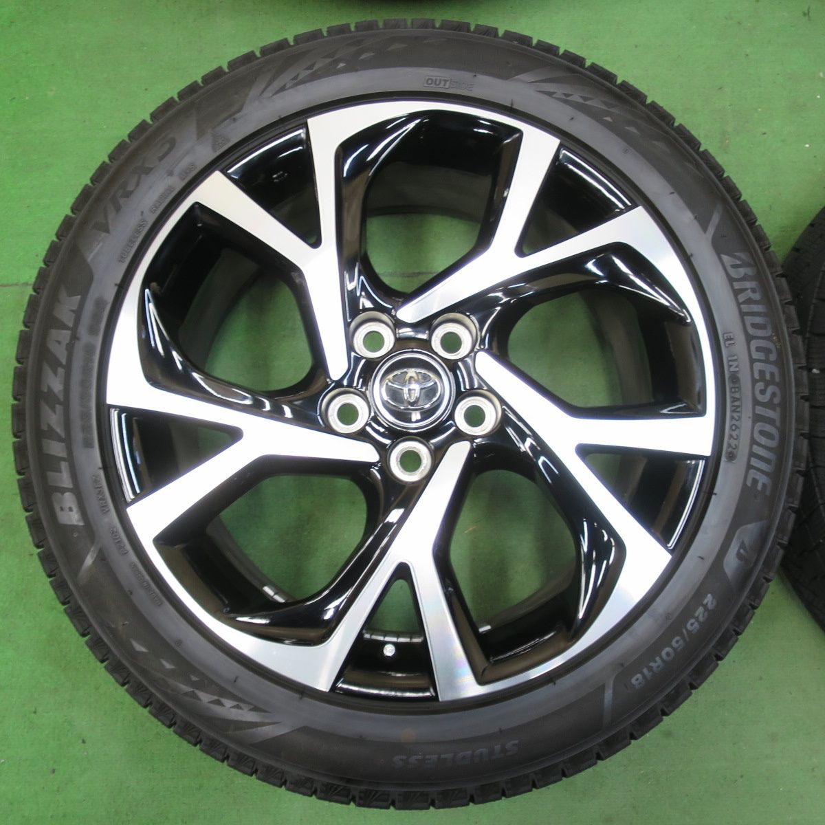 C-HR純正18インチ+ブリヂストン製225/50R18ほぼ新品溝スタッドレス！ トヨタ C-HR 純正ホイール 225/50/18 18インチ 7.0J 114.3 5穴 イン