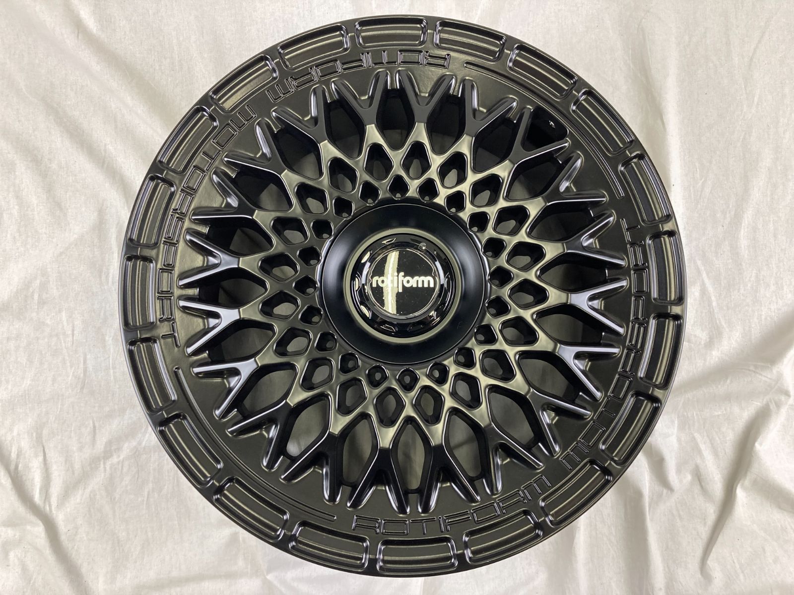 19インチ 8.5J