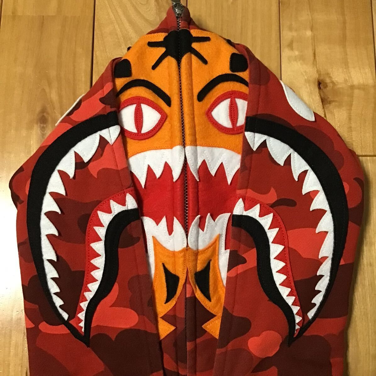A BATHING APE シャークパーカー　tiger タイガー　　Mサイズ A BATHING APE（アベイシングエイプ）の「COLOR CAMO TIGER