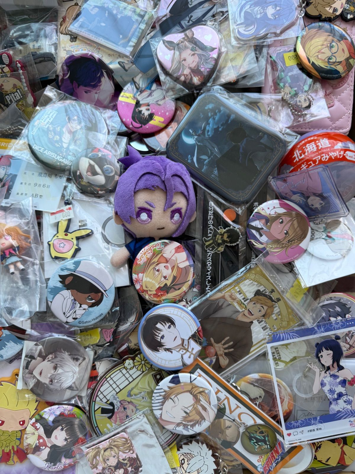 大特価！ アニメグッズ等 缶バッジ キーホルダー クリアファイル