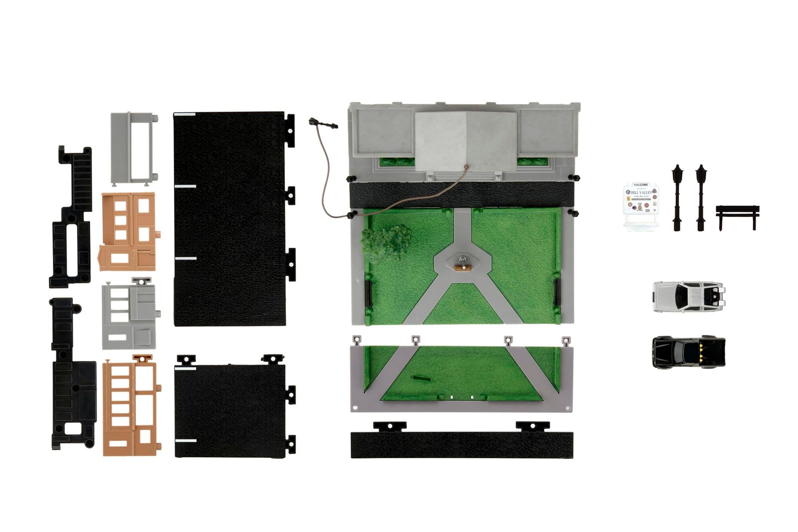 Jada Nanoscene Back to The Future ヒルバレー裁判所 ジオラマ – 映画にインスパイアされたミニチュアジオラマ アイコニックな車両2台 タイムマシン-トヨタピックアップ – 大人と子供向けのコレクターシーン