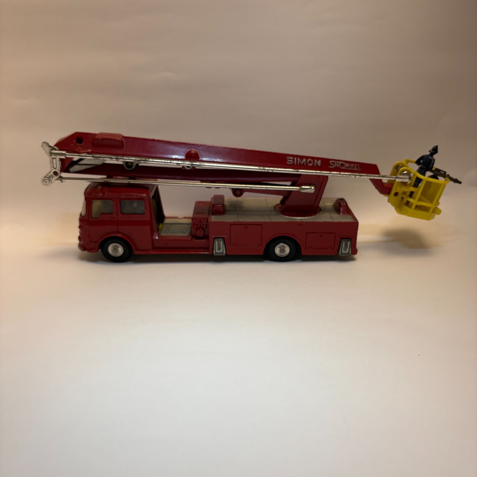 CORGI MAJOR TOYS SIMON SNOKEL FIRE ENGINE コーギー 消防車