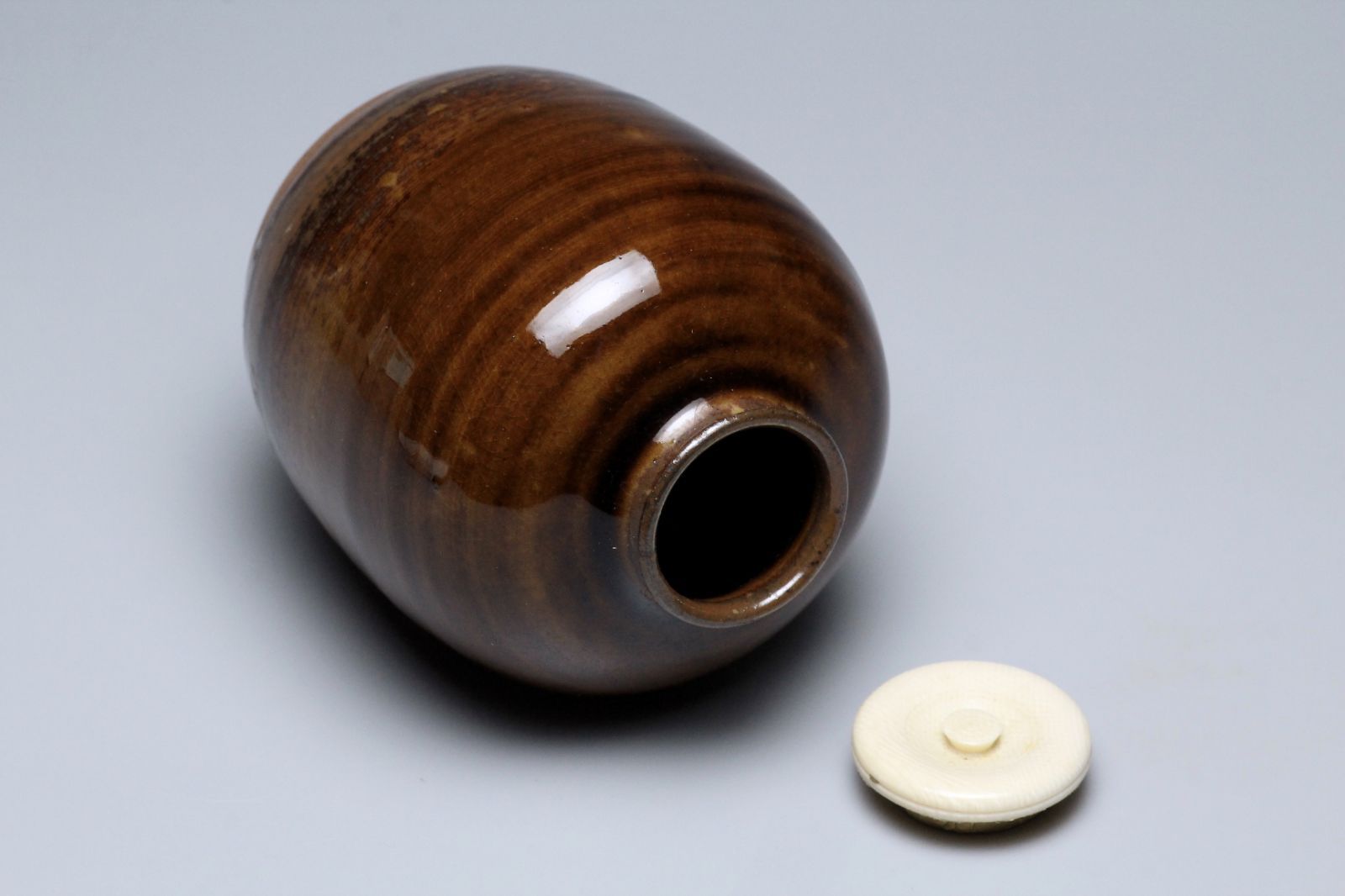 高取静山　十一代　茶入　共箱　茶入れ　古美術品　骨董品【正一古美術】 高取静山 十一代 茶入 共箱 茶入れ 古美術品 骨董品【正一古美術