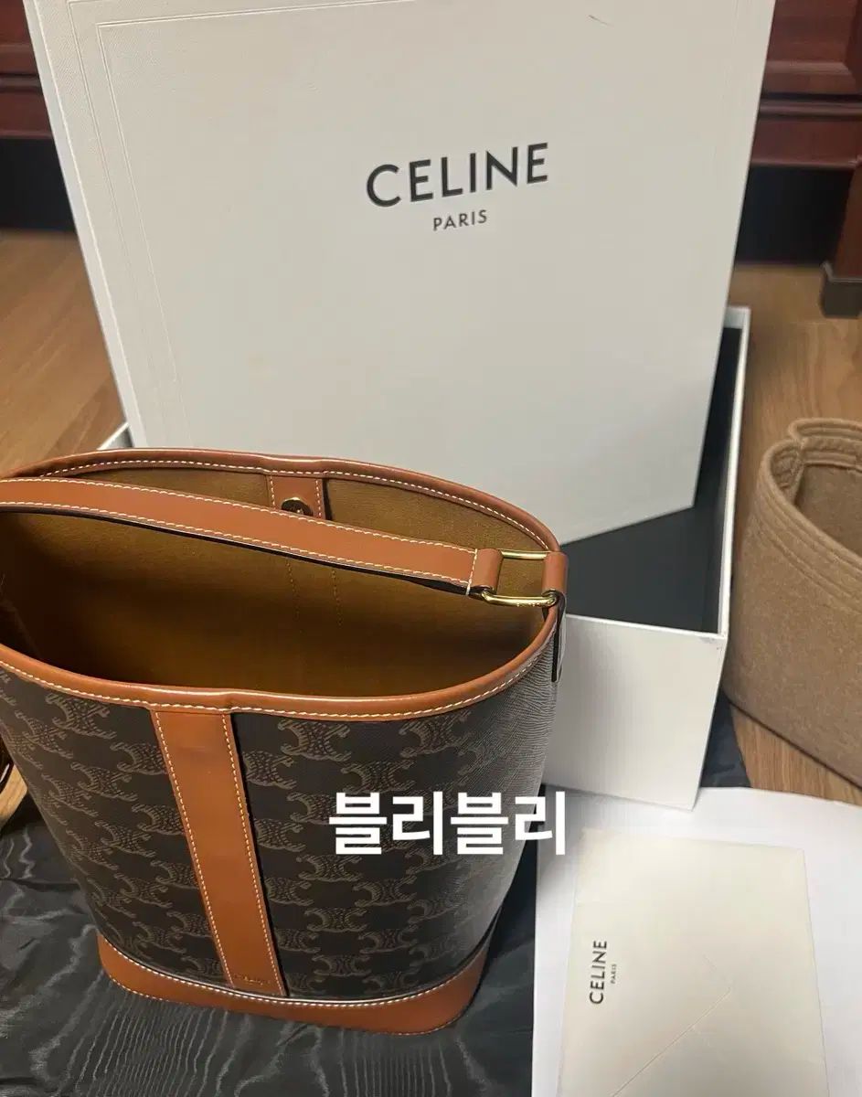 Celine セリーヌ スモール バケットバッグ トリオンフ キャンバス Tan