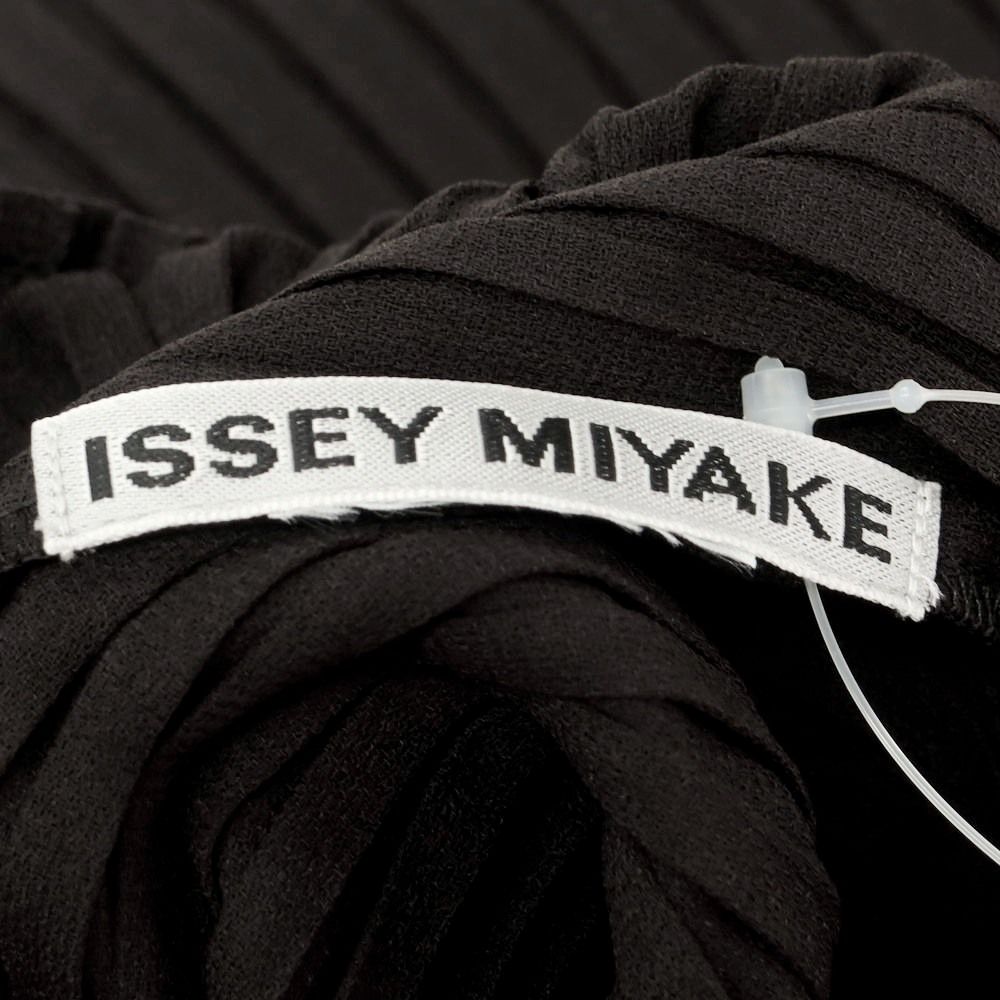 中古】イッセイミヤケ ISSEY MIYAKE 2025年春夏 ポリエステル系  