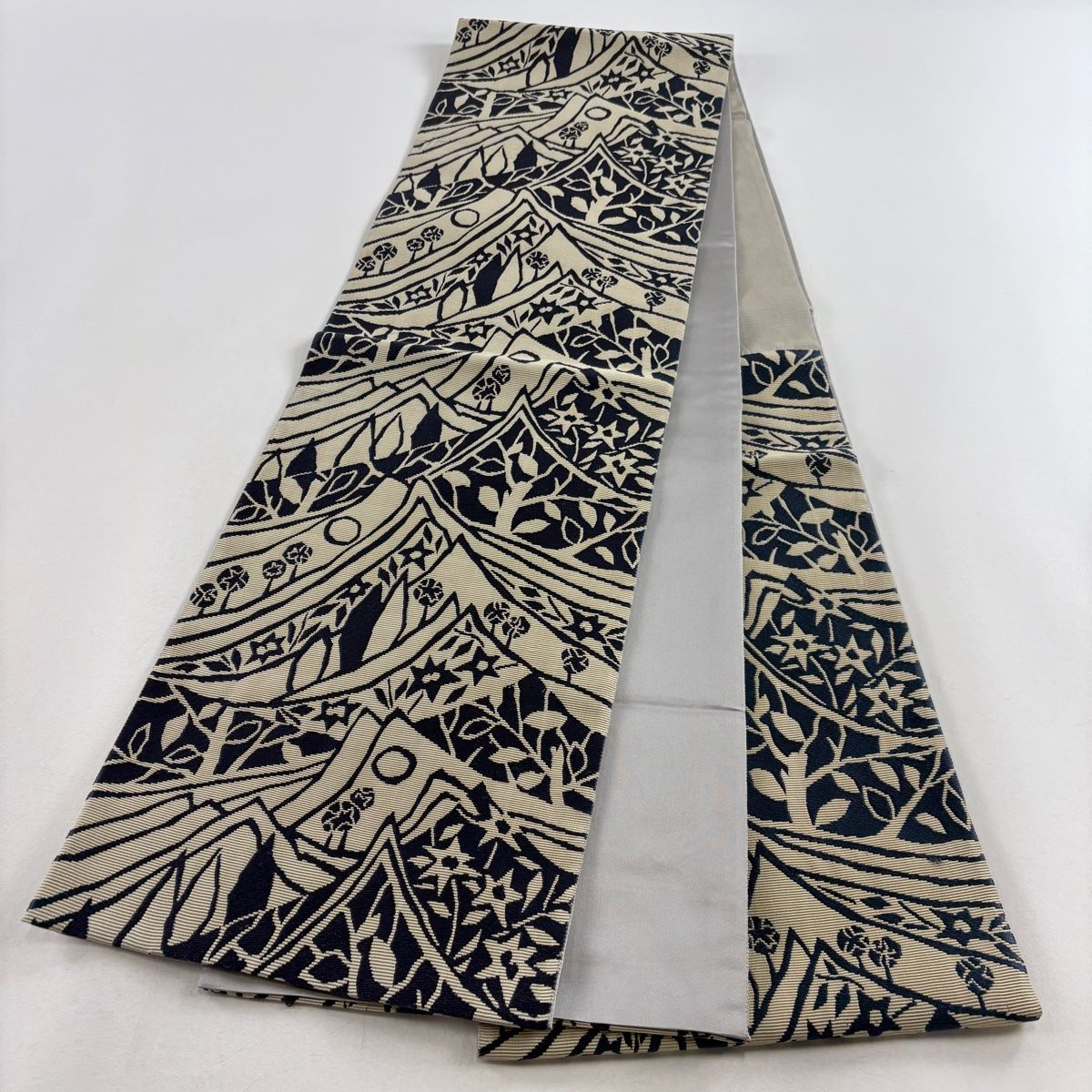 中華のおせち贈り物 袋帯 美品 名品 証紙 樹木 草花 ベージュ 六通 正絹 【中古 着物・浴衣