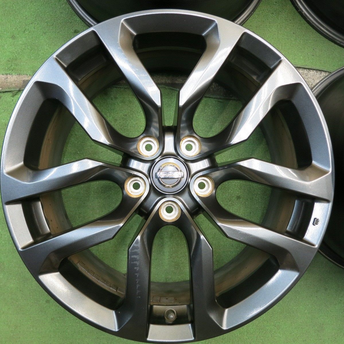 日産 フーガ 18インチホイール 8J PCD114.3 送料込み！ 希少 美品