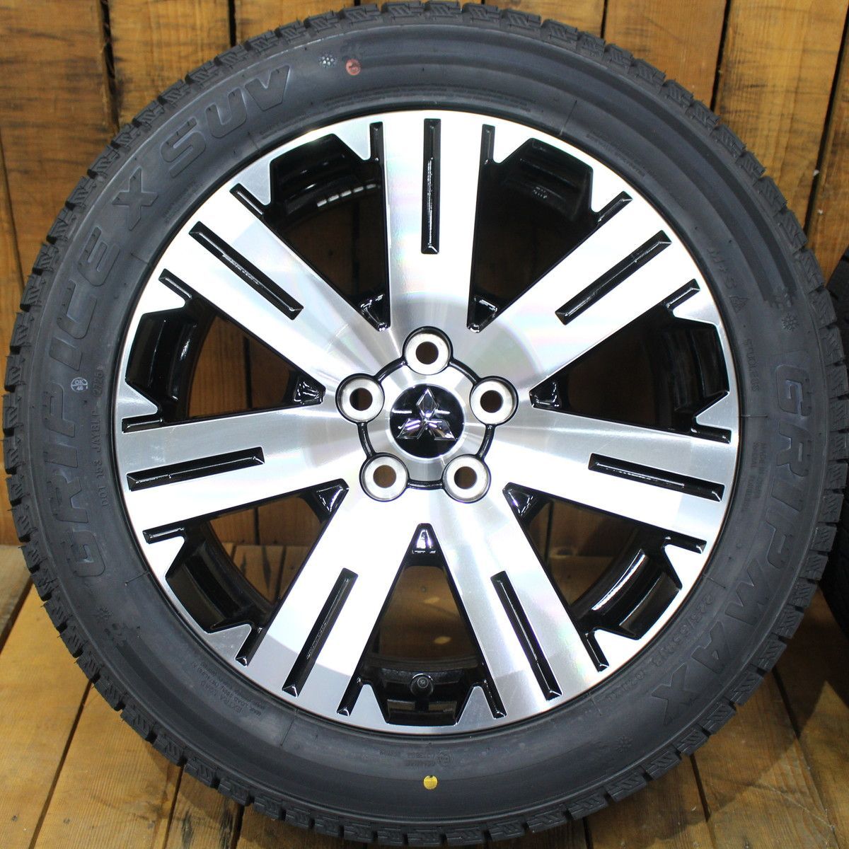 2025年製造 MITSUBISHI デリカD5 純正 18インチ グリップマックス