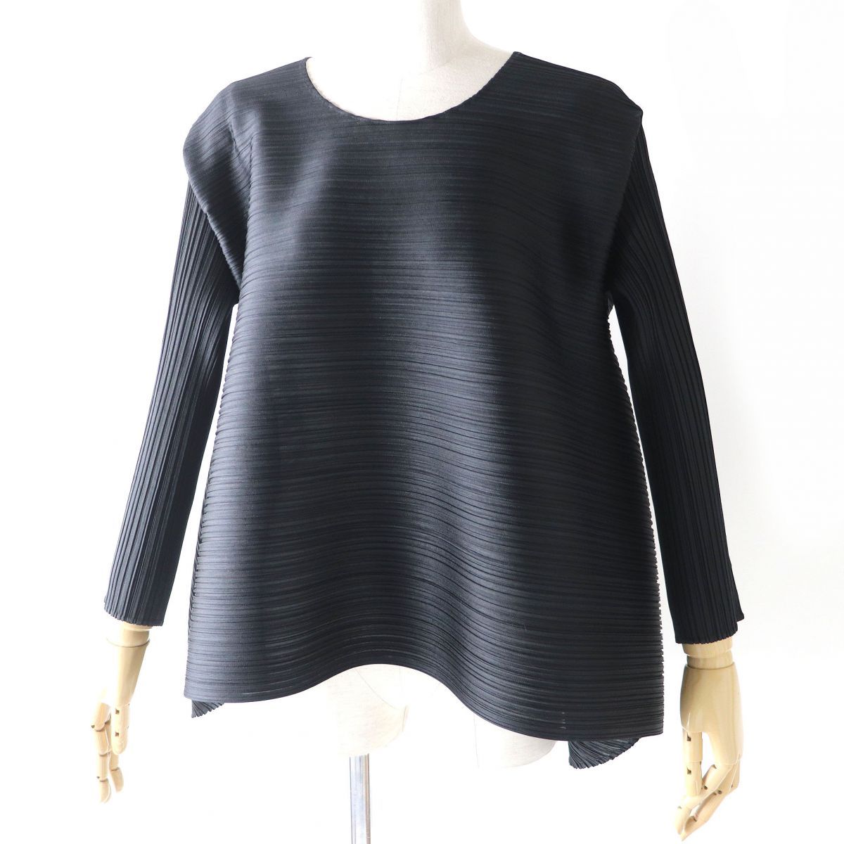 極美品△正規品 18AW プリーツプリーズ イッセイミヤケ PP83-JK531-31 STRATUM BOUNCE TOP 横プリーツ 長袖  カットソー/トップス 黒 3　e10-st30303-882