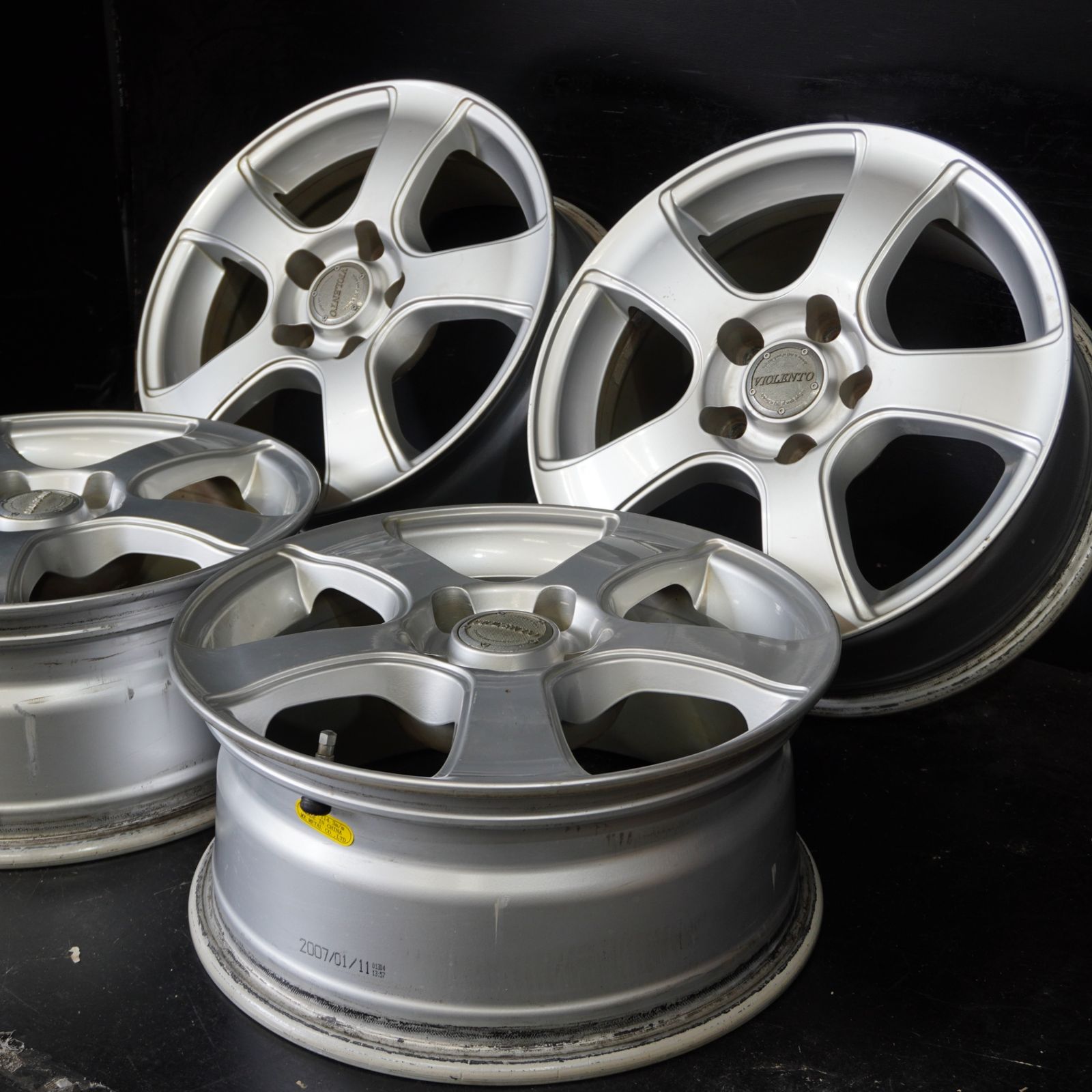 ダンロップ VIOLENTO 16×7J 38 114.3 5H 4本 アルファード ヴェルファイア ヤリスクロス デリカD5等 スタッドレス用に