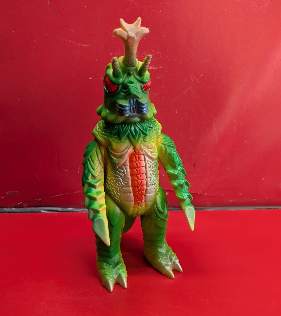 M1号 世紀の大怪獣/ブルマァクの怪獣シリーズ メガロ (黄成型/黄目/メタ緑・朱赤塗装)
