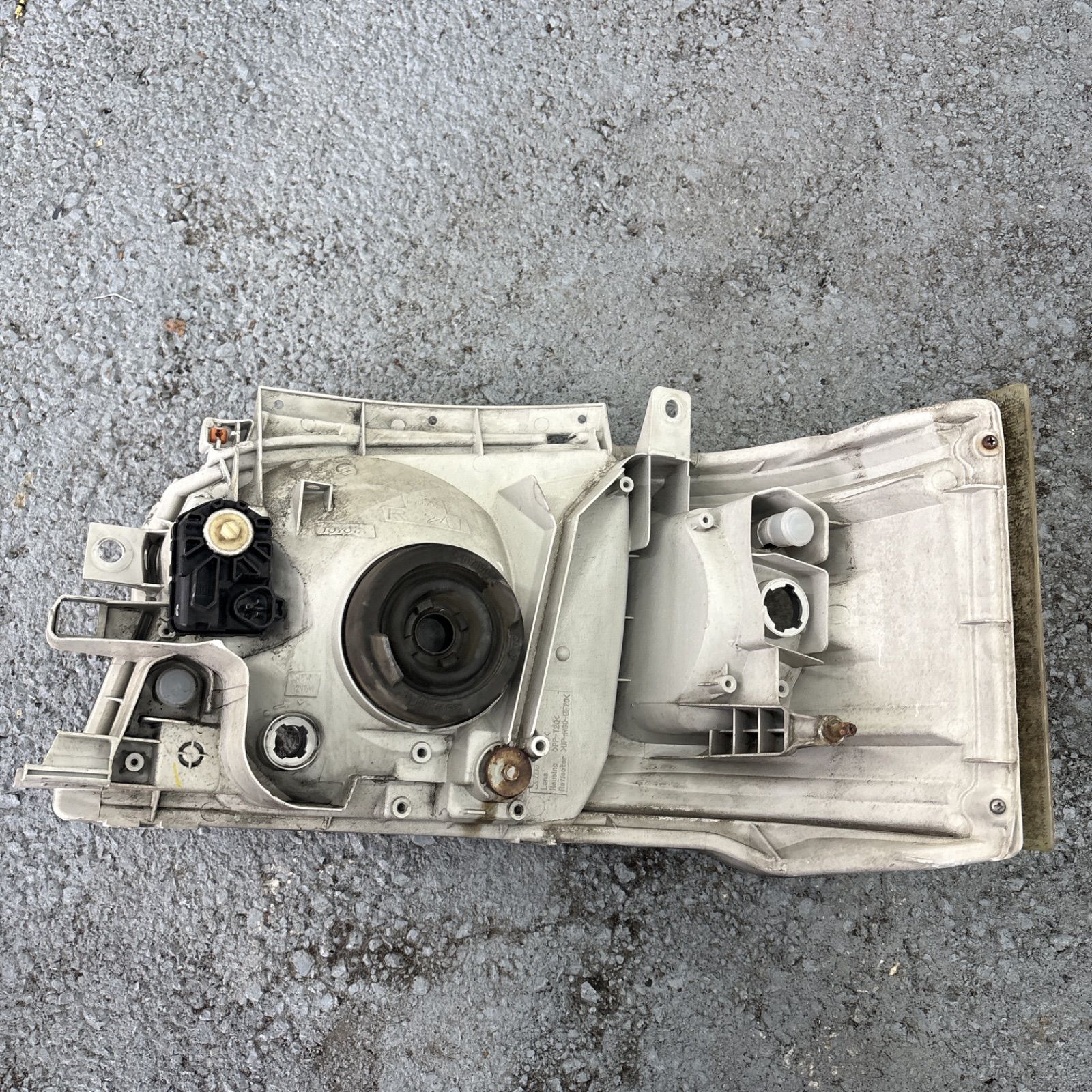 ハイエース 純正ヘッドライト