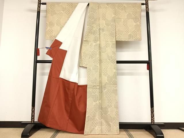 ★セール開催★重要無形文化財 本場結城紬 100亀甲総柄 地機 本場 結城紬 100亀甲 蜀甲 地機 いざり機 平織 真綿糸100％ 絹
