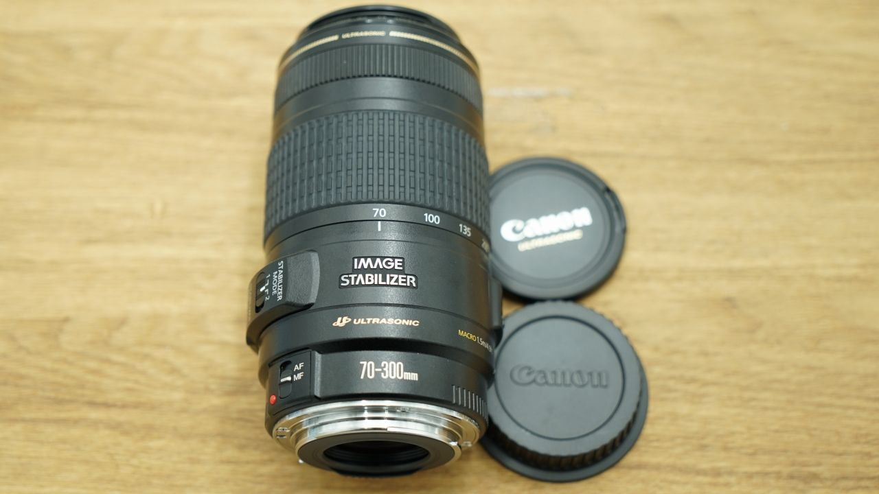 8351 良品 Canon EF 70-300mm 4-5.6 IS USM - カメラ・アウトドア