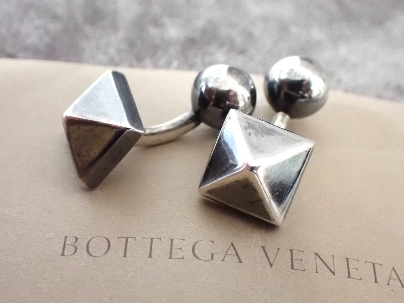 BOTTEGA VENETA ボッテガヴェネタ シルバー ピアス　片耳 BOTTEGA VENETA ボッテガ ヴェネタ シルバー ピアス (片耳)