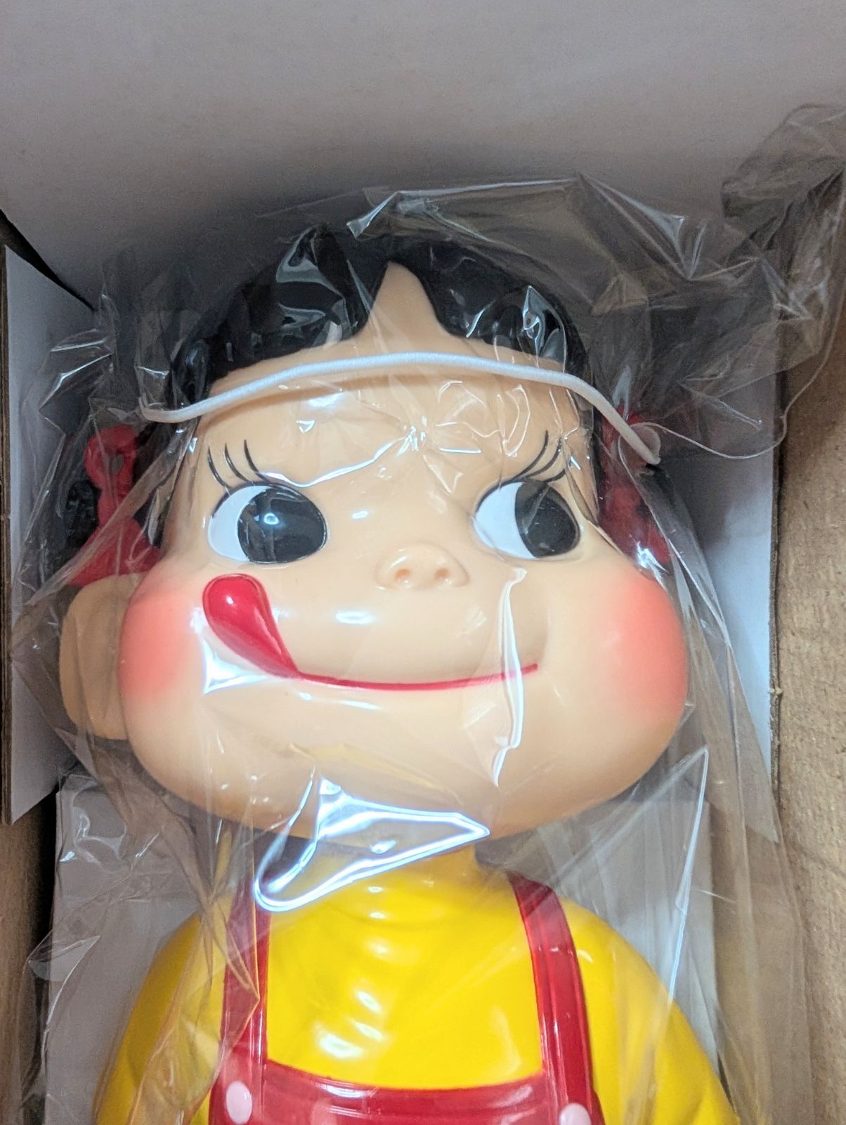 復刻版ペコちゃん人形　100周年記念　新品 Amazon.co.jp: 不二家 100周年 復刻版 ペコちゃん 人形 : おもちゃ
